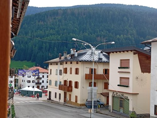 Vista della piazza dalla finestra