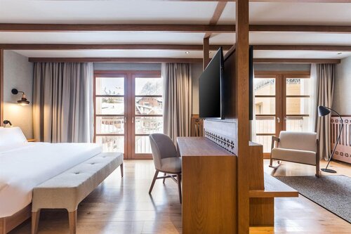 Suite Dolomites bedroom and lounge split