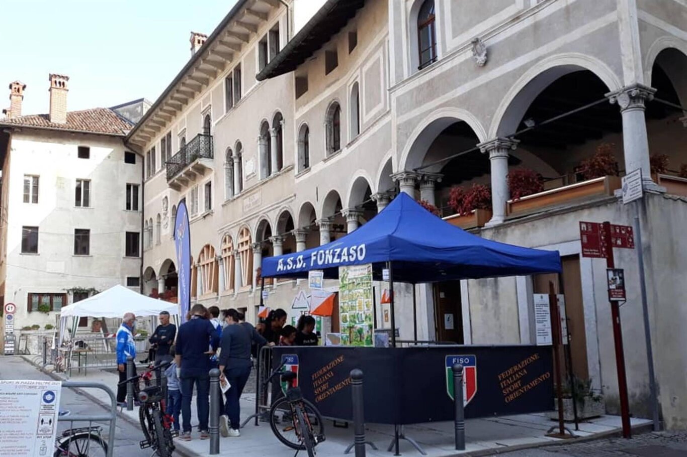 Stand in Piazza Maggiore