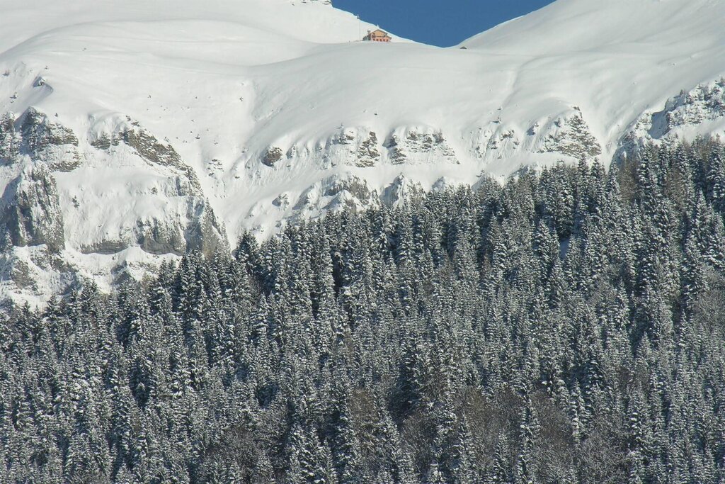 Vista verso il Rifugio Dal Piaz in inverno