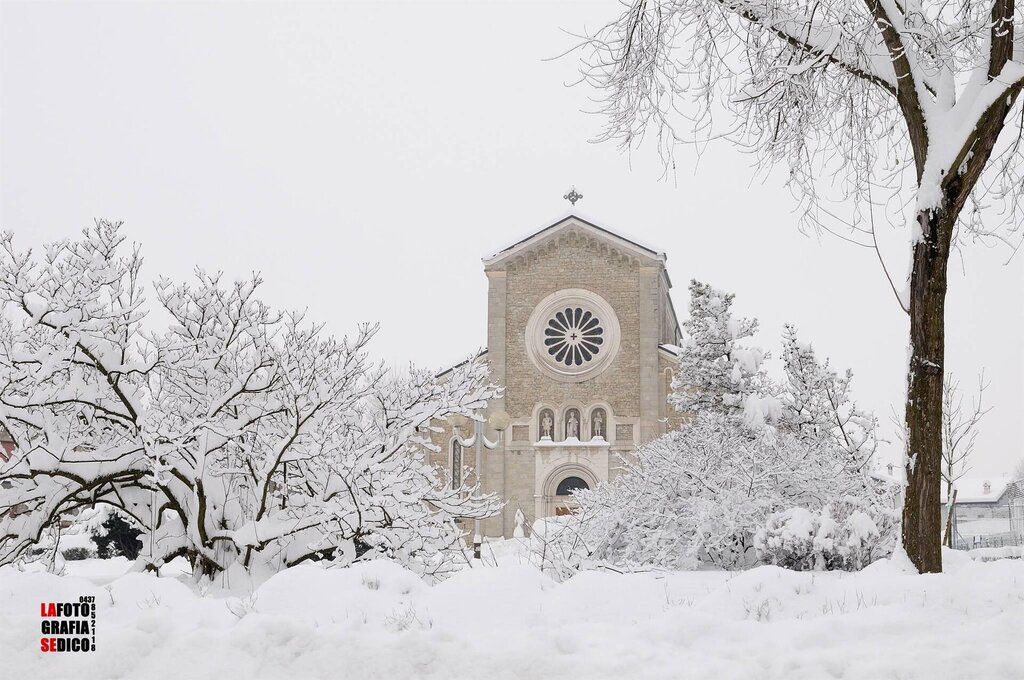 Chiesa Sedico innevata