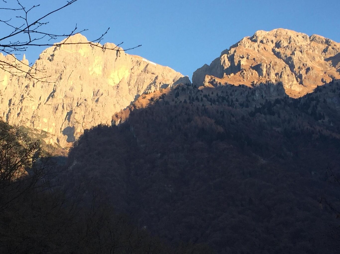 Monti Pelf e Schiara dalla Valle dell'Ardo