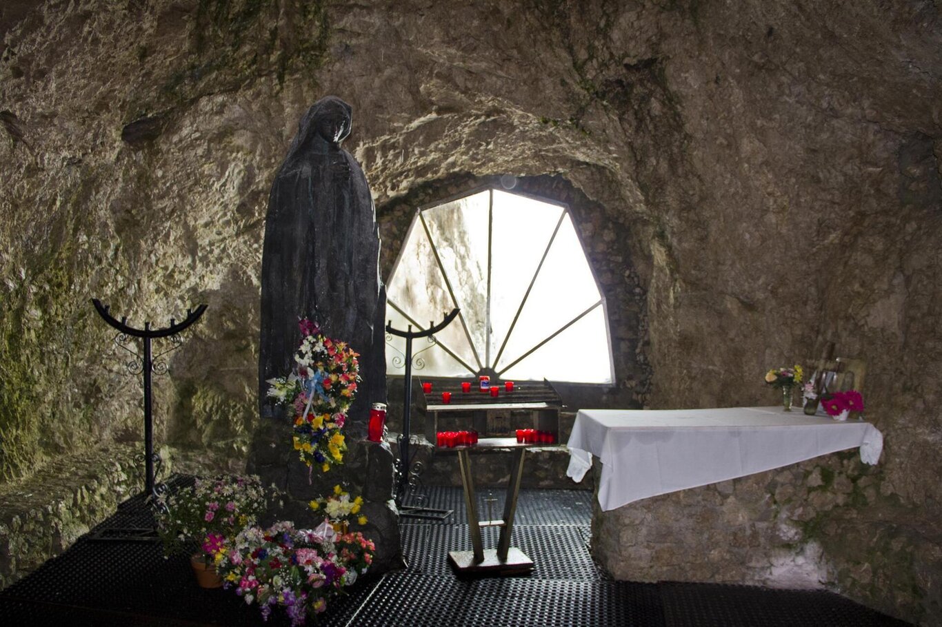 Grotta della Madonna delle Nevi