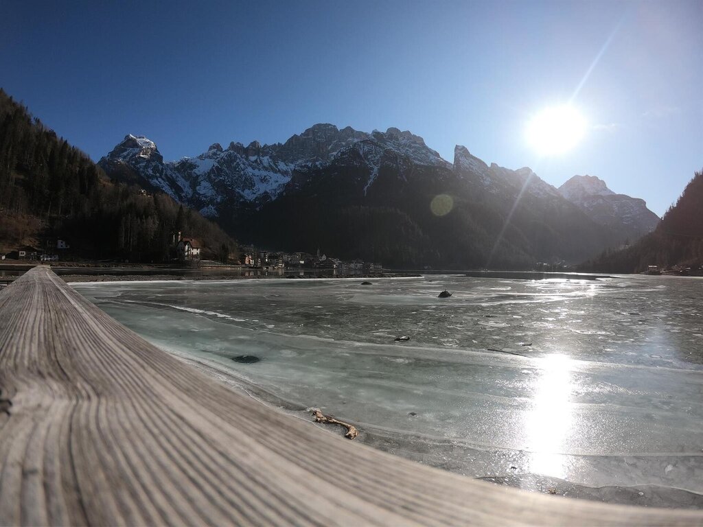 Lago di Alleghe con civetta