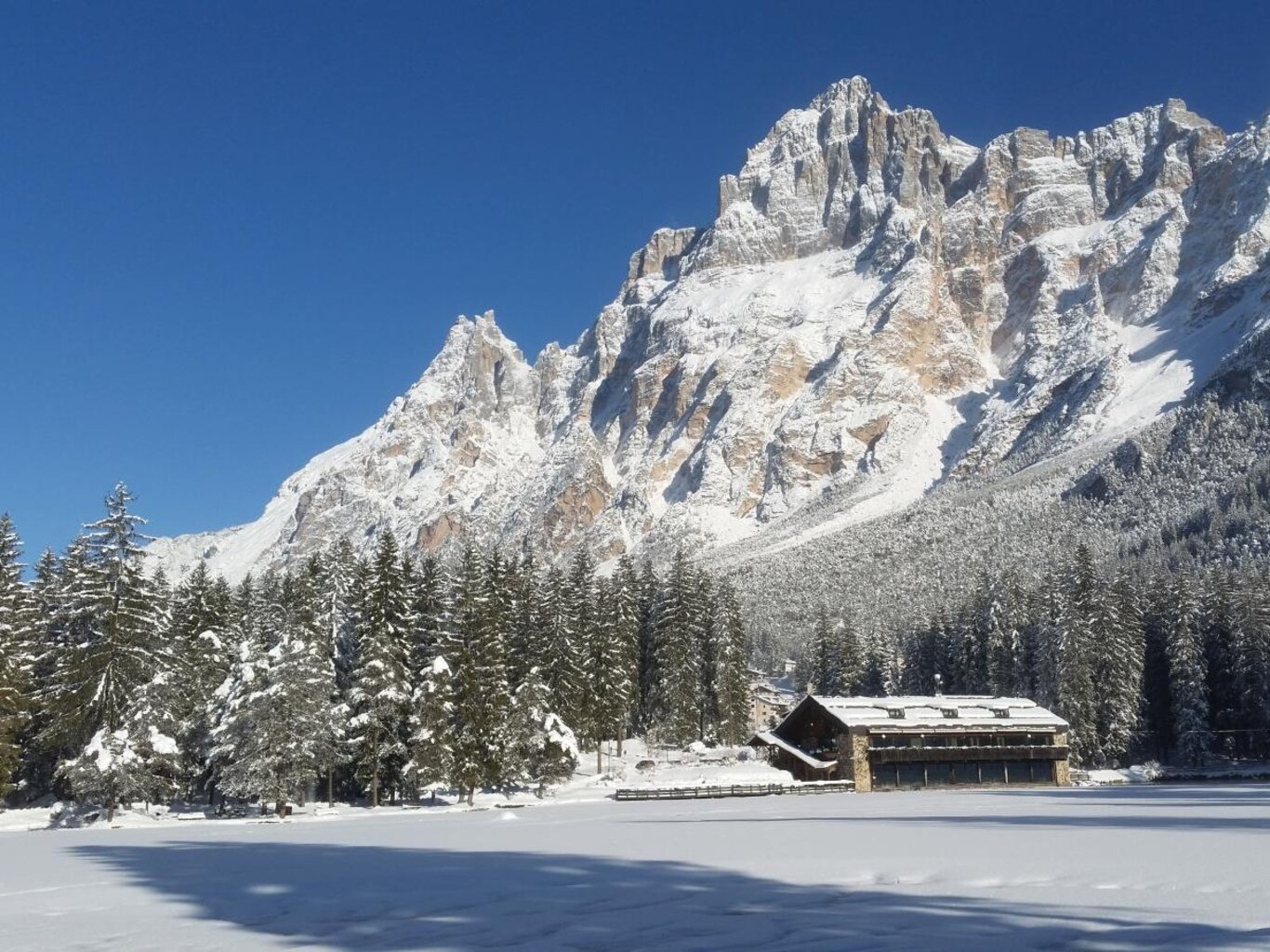 Lago di Mosigo e Chalet al Lago