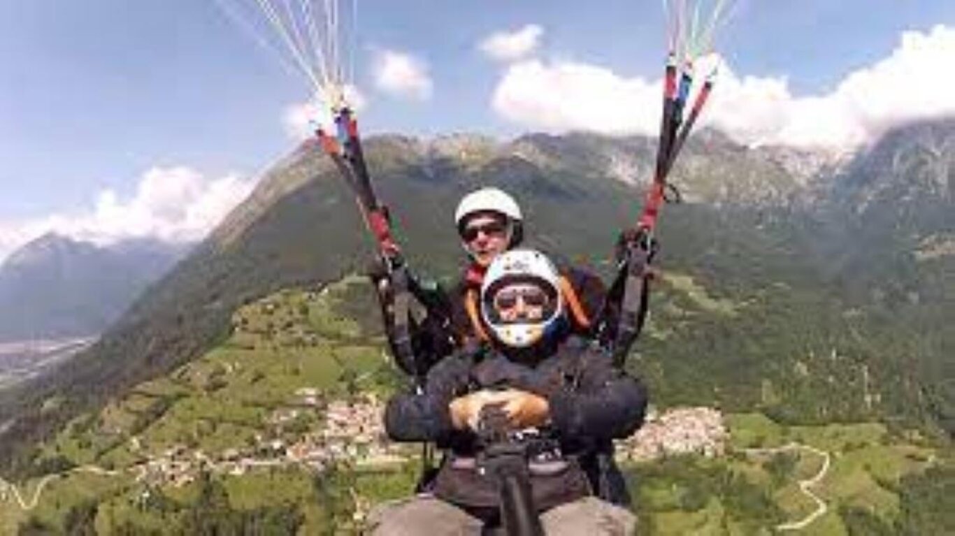 Parapendio in Alpago