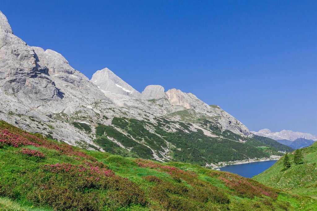 Passo Fedaia dalle crepe rosse