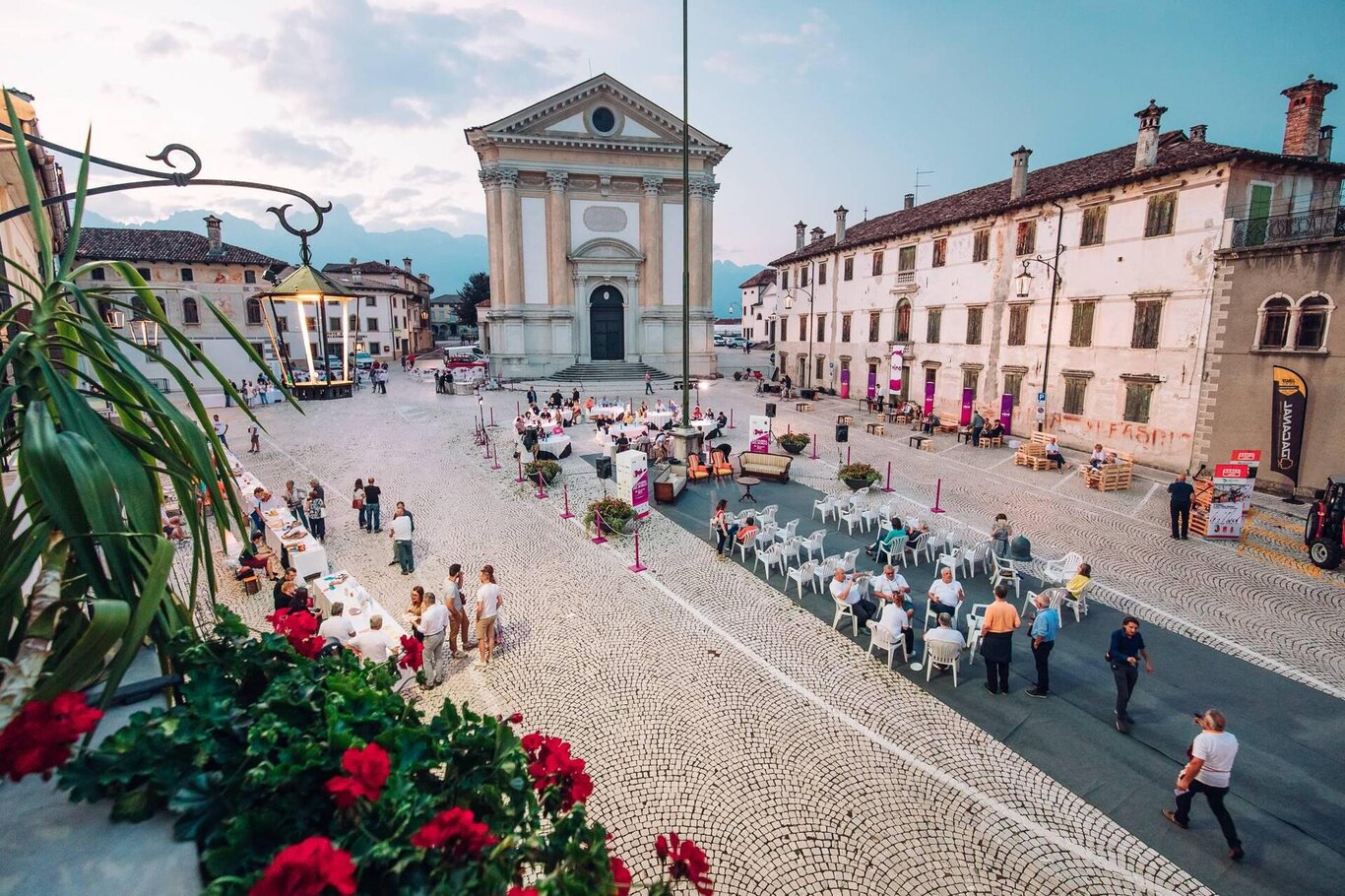 Manifestazione in piazza a mel