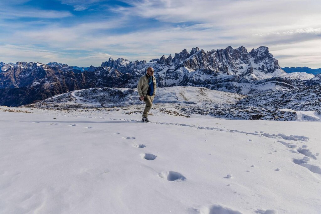 Alfio cammina nella neve