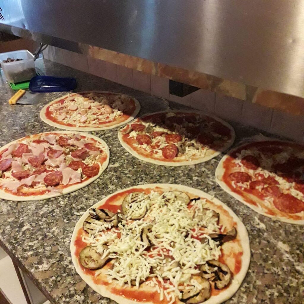 Pizze pronte per il forno