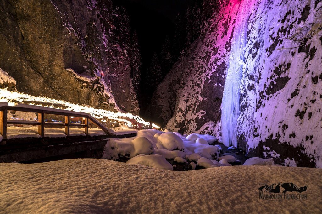 Cascata di notte