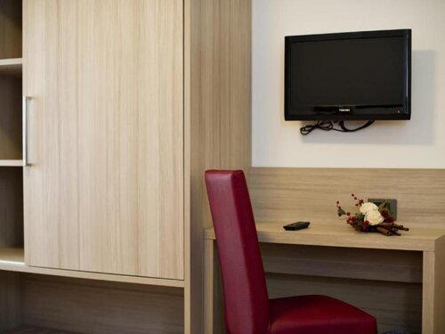 Bel Sit 2-crop Bel Sit 2-crop