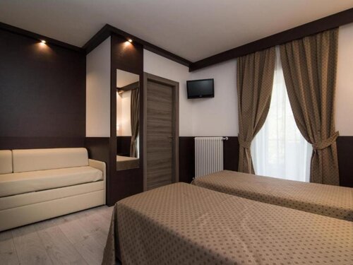 Bel Sit 13-crop Bel Sit 13-crop