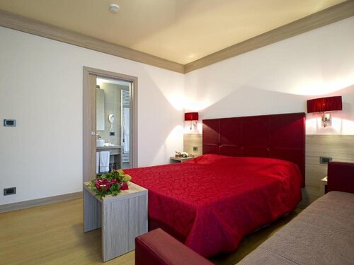 Bel Sit 19-crop Bel Sit 19-crop