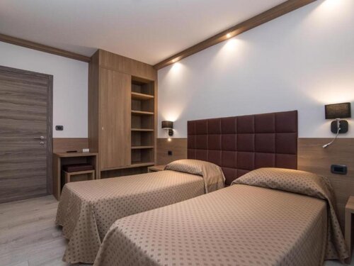 Bel Sit 21-crop Bel Sit 21-crop