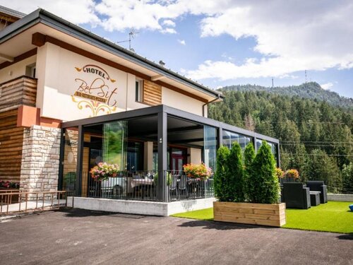 Bel Sit 22-crop Bel Sit 22-crop