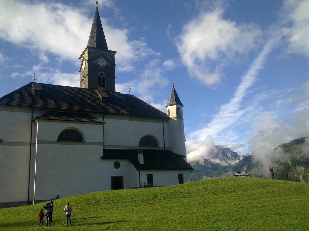 Chiesa parrocchiale di Laste Chiesa parrocchiale di Laste