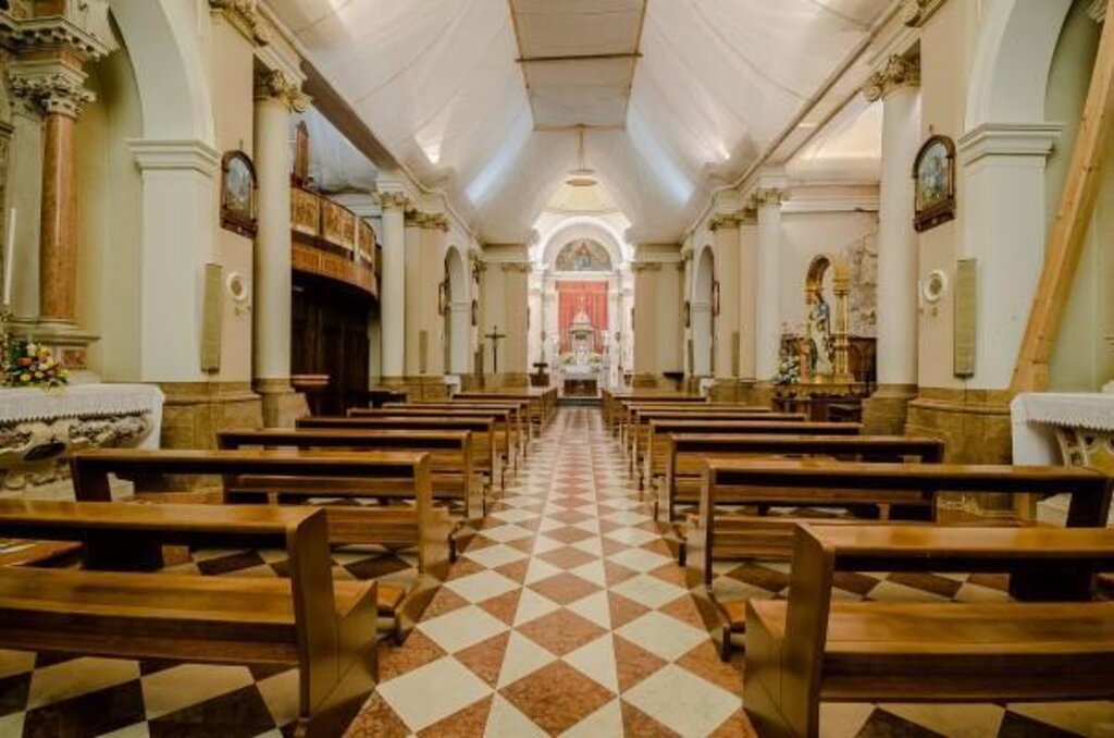 Interno Chiesa Santo Stefano Interno Chiesa Santo Stefano